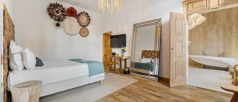 Exclusieve kamer | Luxe beddengoed, een minibar, een kluis op de kamer