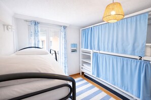 Iron/ironing board, free WiFi, bed sheets - Hostal El Cascabel - Hostel (Granada)