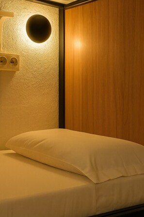 經濟共用宿舍, 男女混合宿舍, 共用浴室 (6 people) | 熨斗/熨衫板、免費 Wi-Fi、床單