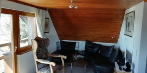 Comfort-Doppelzimmer, 1 Doppelbett, eigenes Bad, Bergblick | Wohnbereich