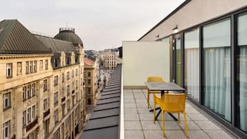 Standard Room, 1 King Bed, Balcony | In-room safe, desk, laptop workspace, blackout drapes