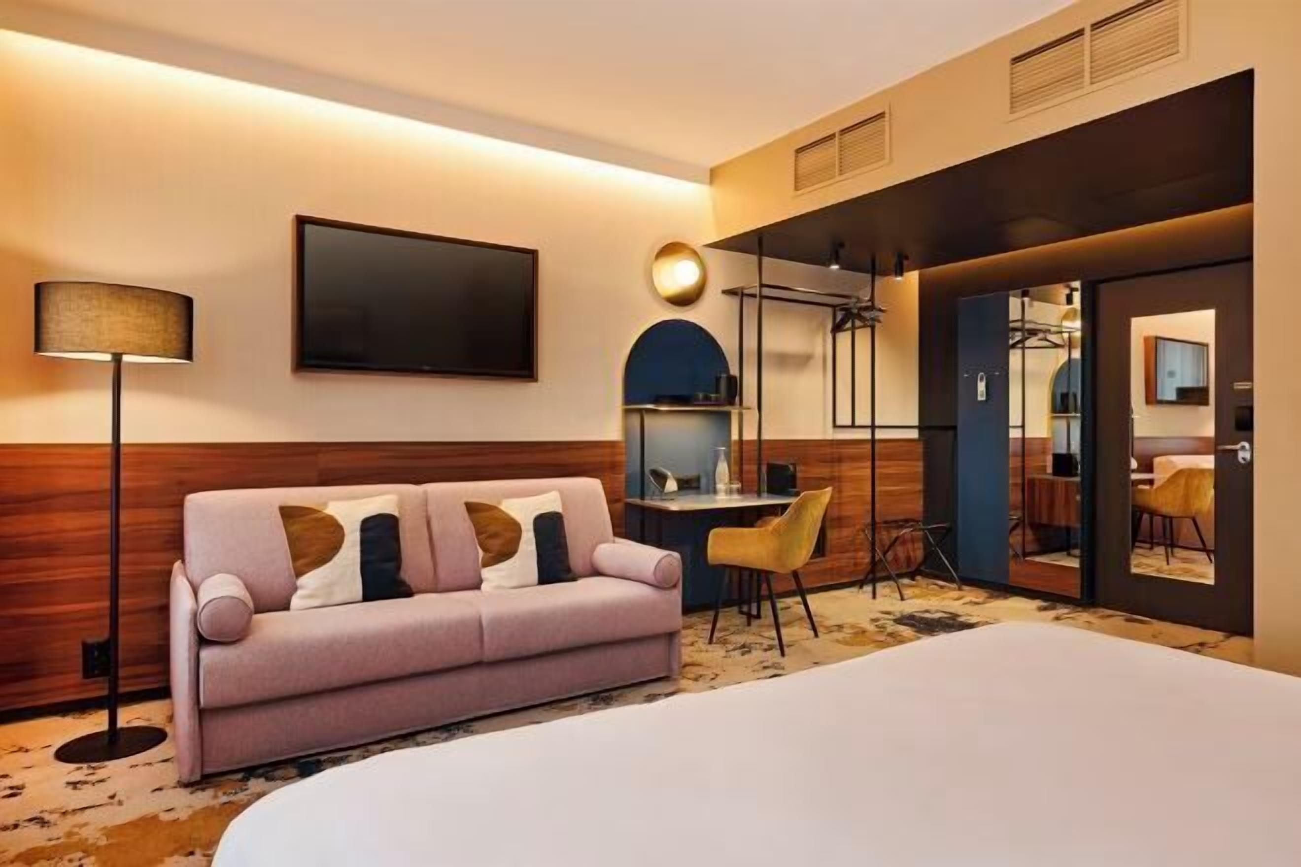 In-room safe, desk, laptop workspace, blackout drapes