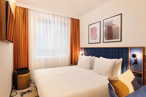 Habitació doble estàndard, 1 llit de matrimoni | Caixa forta a l'habitació i escriptori 