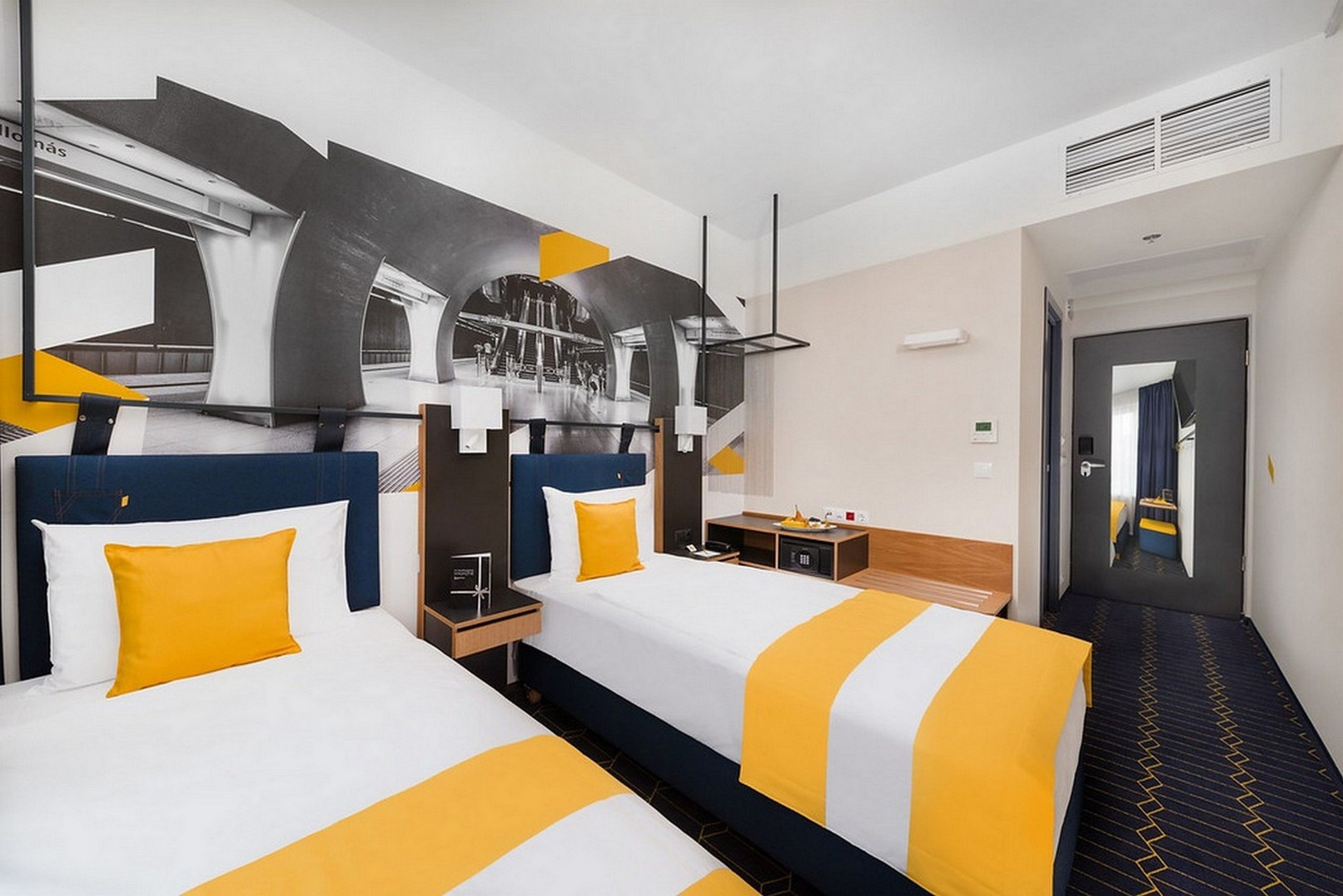 standard twin room, 2 single beds | 1 bedroom, in-room safe, blackout curtains, soundproofing