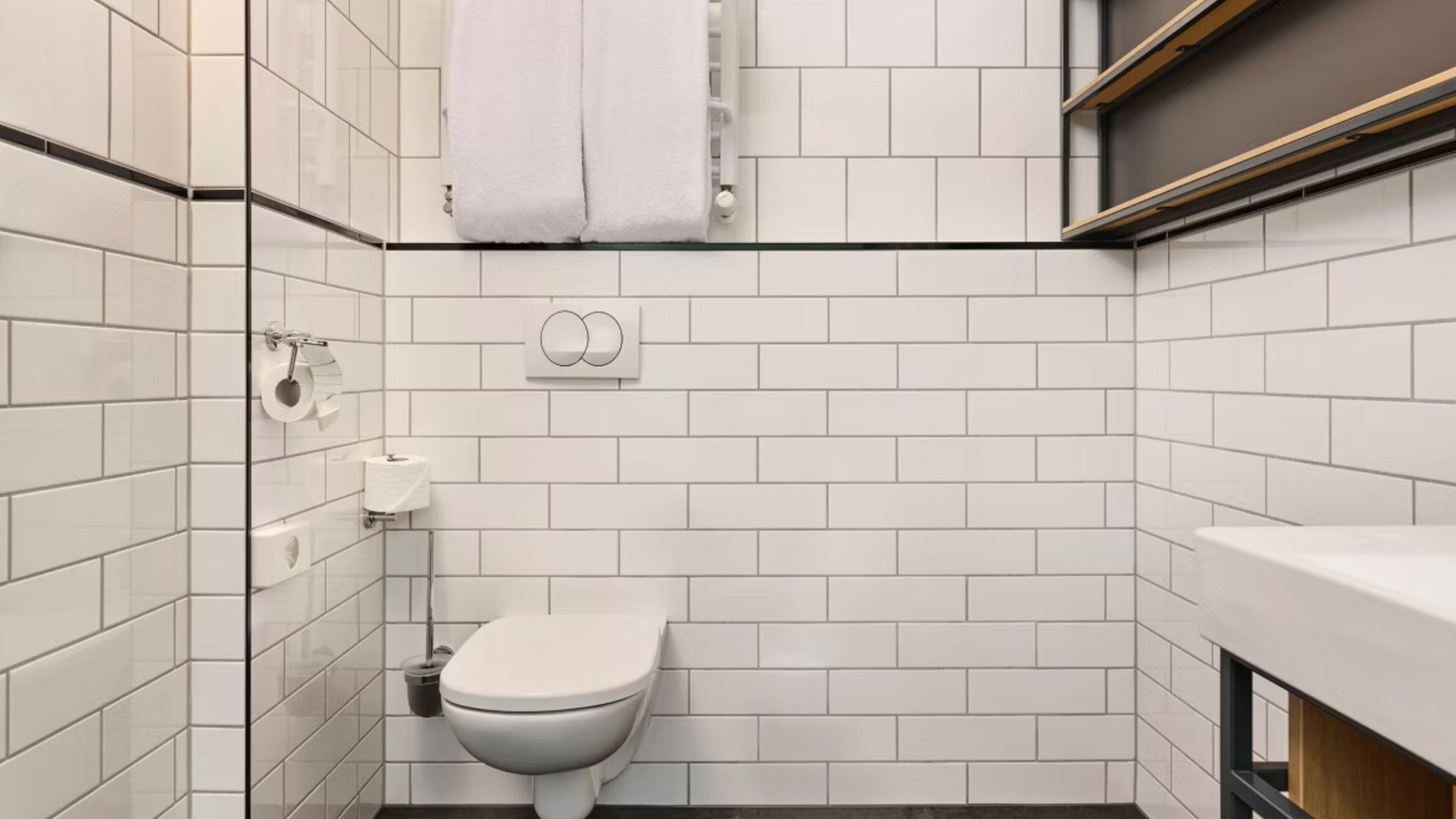 Standard Room, 1 Katil Raja (King), Balcony | Bilik Mandi | Pancuran mandi, kelengkapan dandanan diri percuma, pengering rambut 