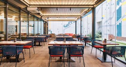 D8 Hotel