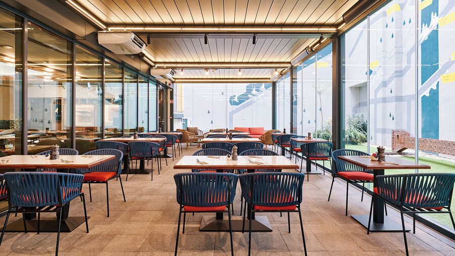 D8 Hotel
