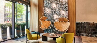 D8 Hotel