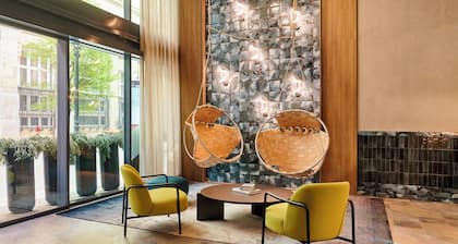D8 Hotel