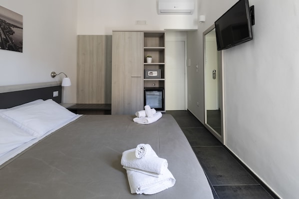 Superior Double or Twin Room, 1 Bedroom | Minibar, in-room safe, desk, cribs/infant beds - B&B Vittoria (Gallipoli)