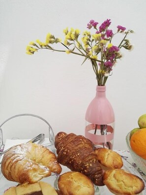 Colazione a buffet, servita tutte le mattine (8 EUR a persona) 