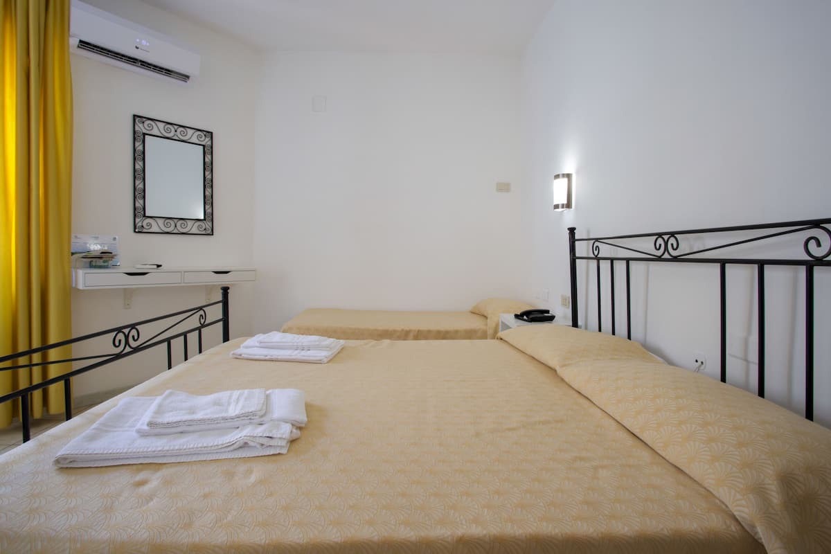 Kamar Triple | Minibar, brankas, meja kerja, dan tempat tidur bayi (biaya tambahan)