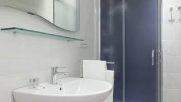 Shower, free toiletries, towels