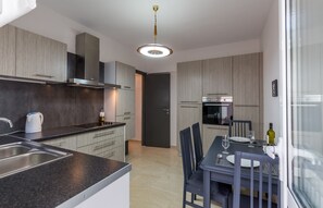 Duplex, Sea View | Private kitchen | Fridge, microwave, oven, stovetop - Irene Maisonette (Saronikos)