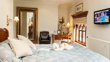 Classic Double Room | 1 bedroom, Frette Italian sheets, premium bedding, in-room safe