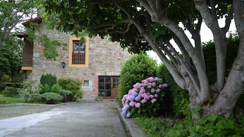 Bãi đậu xe tự phục vụ miễn phí