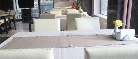 Dagelijks ontbijtbuffet inbegrepen