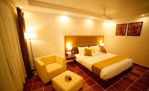 Minibar, desk, iron/ironing board, rollaway beds - Athirapilly Green Trees (Chalakudy)