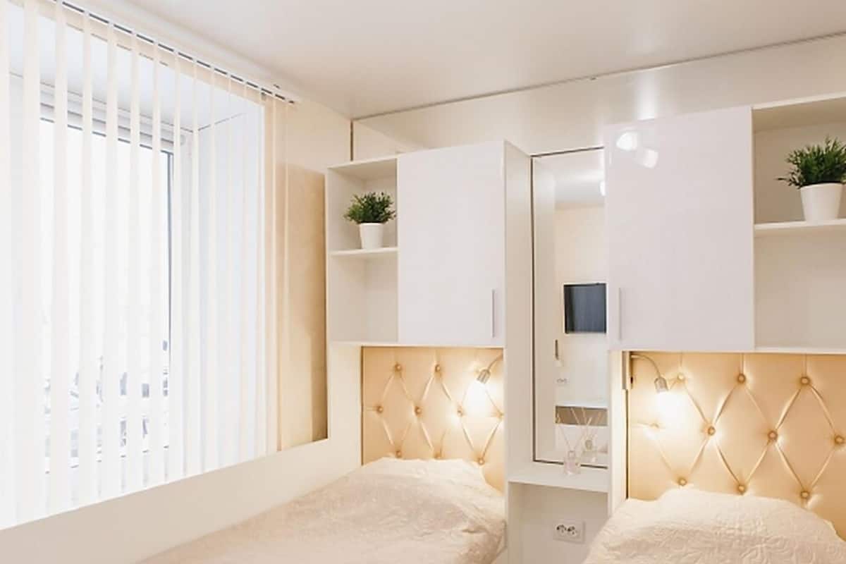 Habitación estándar con 2 camas individuales | Caja de seguridad en la habitación y escritorio