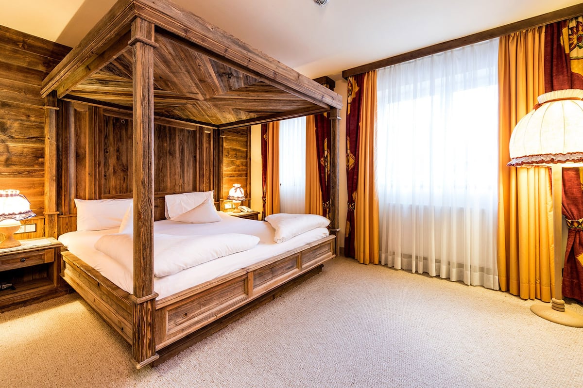 superior suite, 1 bedroom, hot tub, garden area | 1 bedroom, hypo-allergenic bedding, tempur-pedic beds, in-room safe