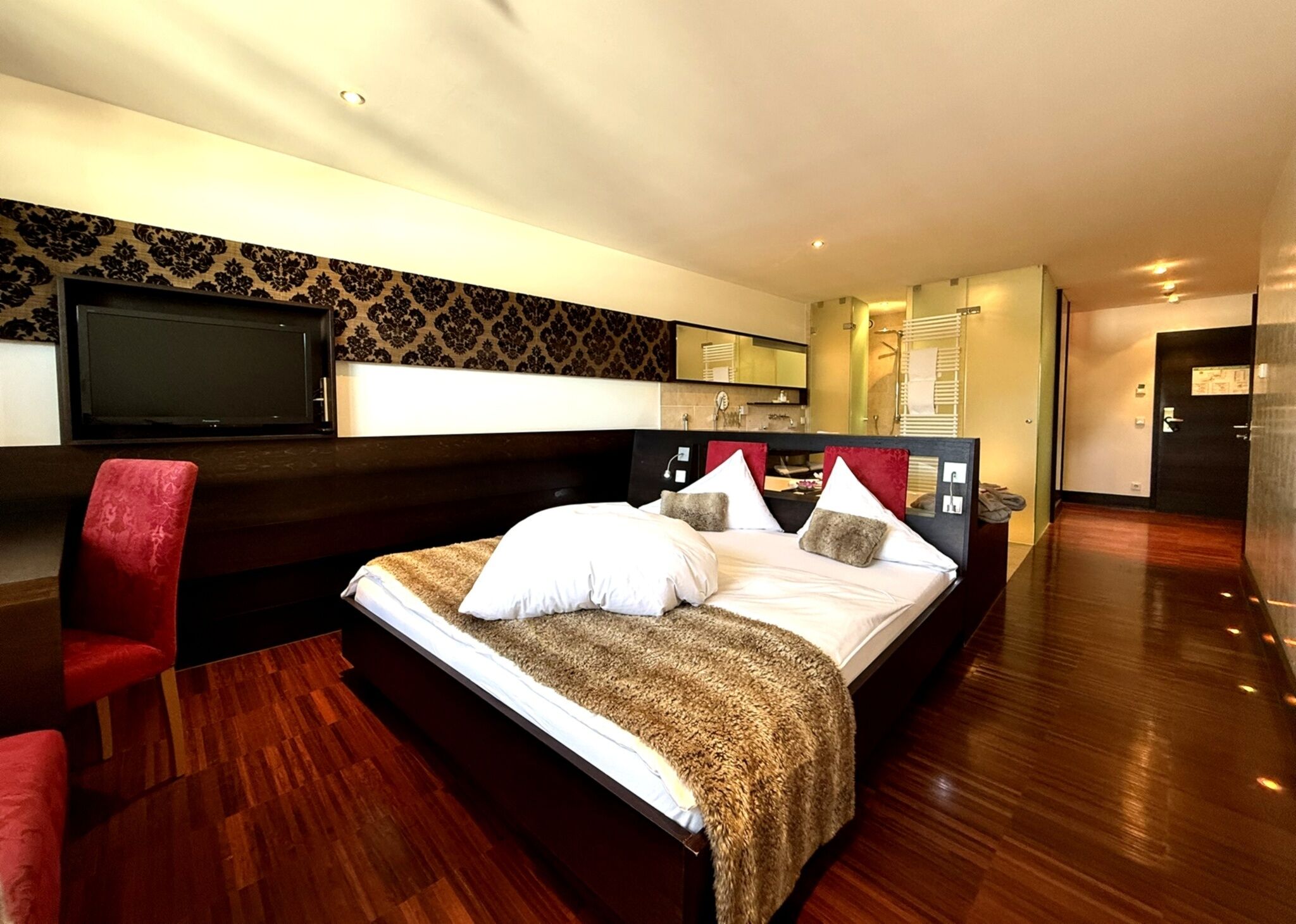 Premium Double Room, 1 Bedroom, Non Smoking, Lakeside | Hypo-allergenic bedding, Tempur-Pedic beds, in-room safe