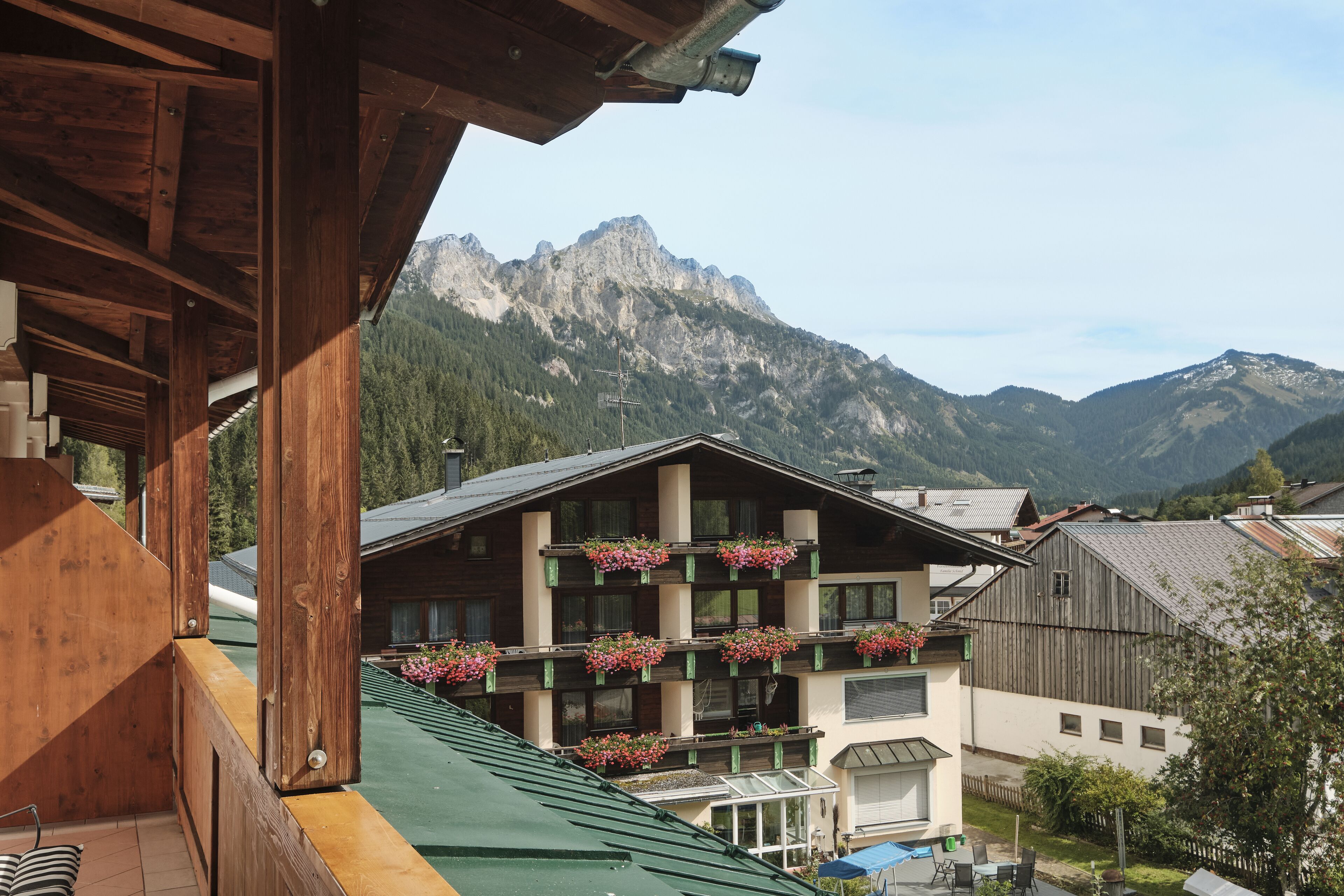 premium suite, 1 bedroom, non smoking, garden area | 1 bedroom, hypo-allergenic bedding, tempur-pedic beds, in-room safe