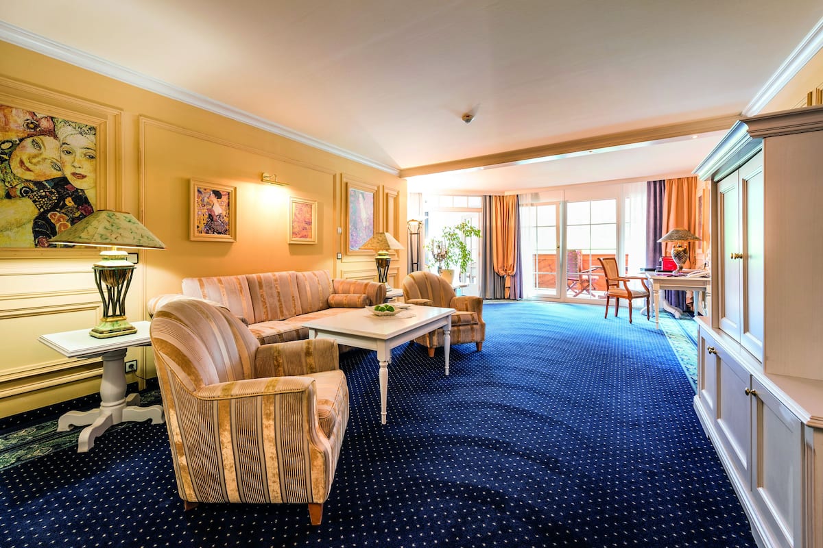 Superior Suite, 1 Bedroom, Hot Tub, Garden Area