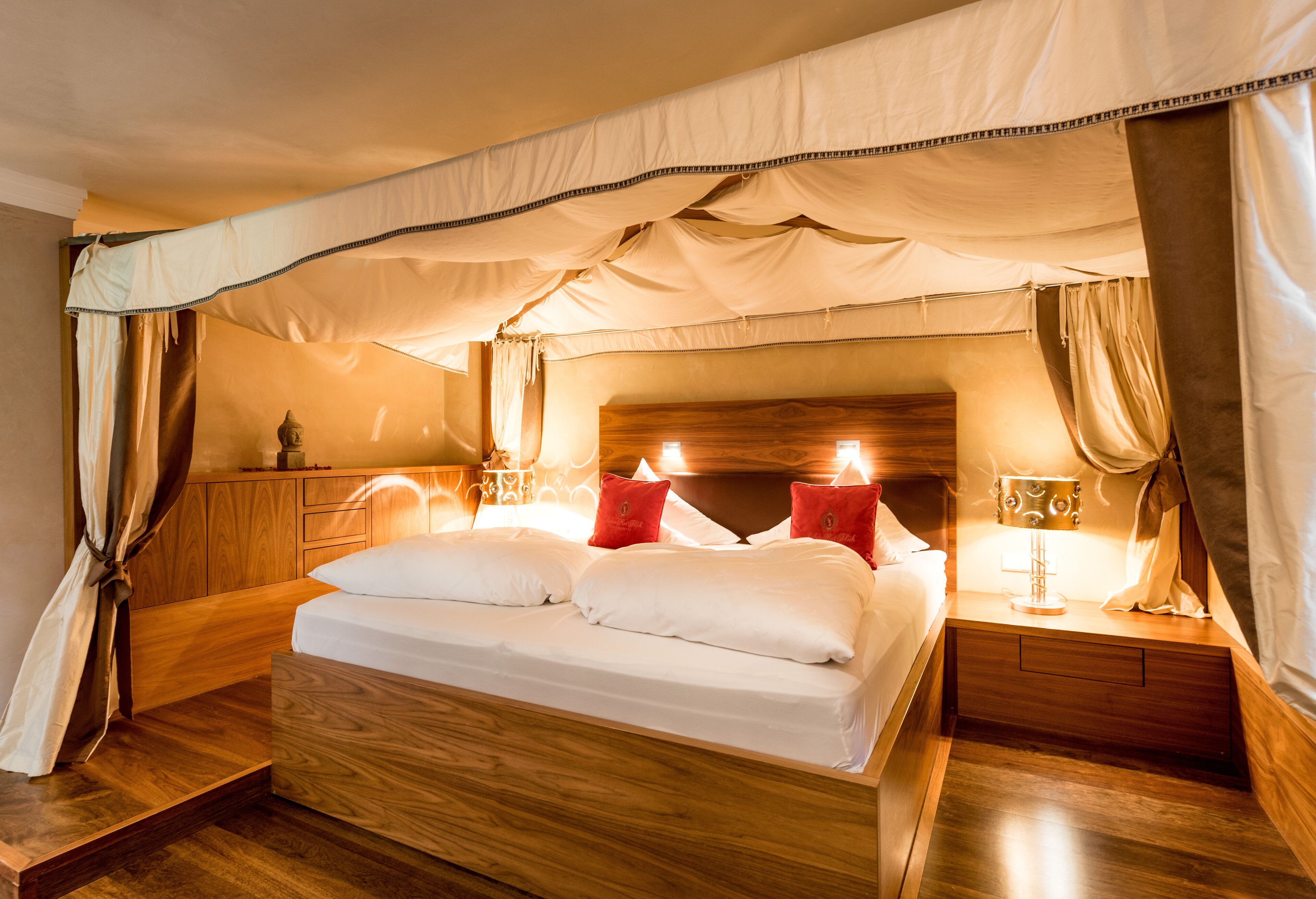 grand suite, 1 bedroom, hot tub, poolside | 1 bedroom, hypo-allergenic bedding, tempur-pedic beds, in-room safe