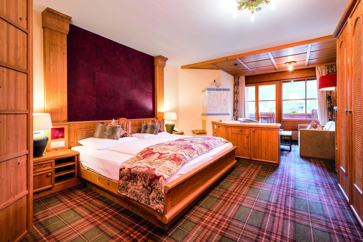 Premium Double Room, 1 Bedroom, Non Smoking, Lakeside | Living area