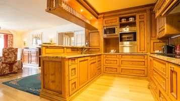 Penthouse Familial, 1 chambre, bain Ă remous, en bord de piscine