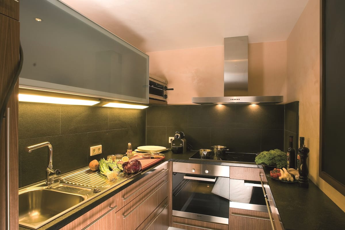 grand suite, 1 bedroom, hot tub, poolside | private kitchen