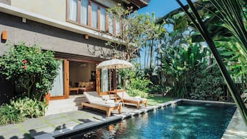 Luxury-Villa, 2 Schlafzimmer, eigener Pool, zum Garten hin | Terrasse/Patio