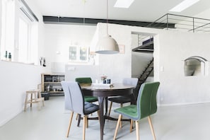 Design Apartment, Non Smoking, Garden Area (Heidi) | In-room dining - ElbQuartier Apartments Magdeburg (Magdeburg)