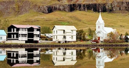 Hafaldan HI Hostel - Harbour building
