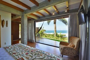 Chambre Double Confort pour 1 personne, 1 grand lit, vue océan, en front de mer | Équipements de la chambre