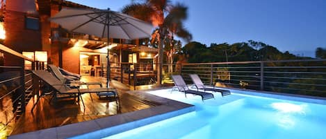 Outdoor pool, sun loungers