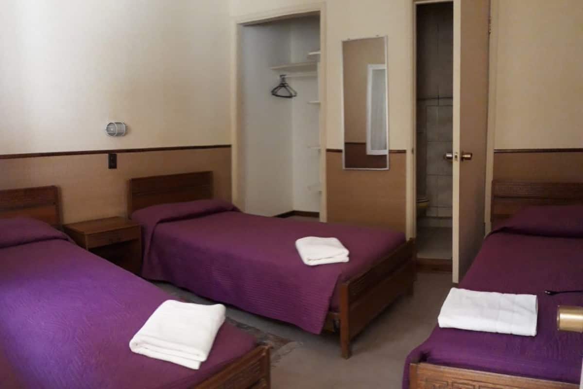 Tremannsrom, 3 enkeltsenger, privat bad | Sengetøy