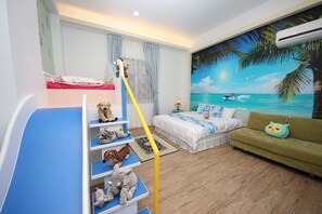Quarto quádruplo família, 1 quarto, vista para o pátio, no jardim | 1 quarto, camas extras/dobráveis (sobretaxa)