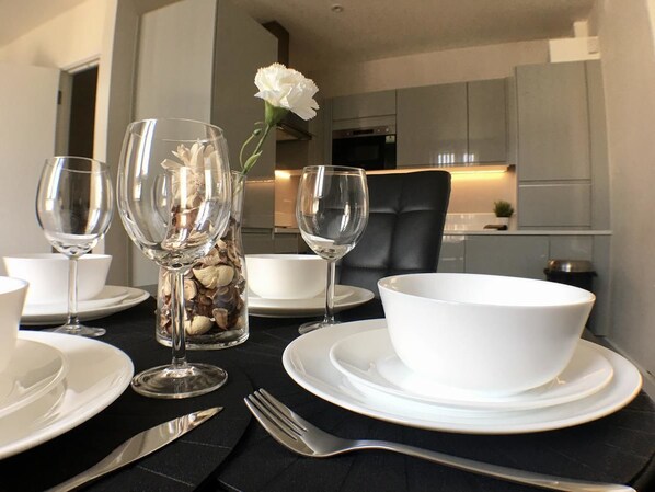 In-room dining - Luxurious Shelley House Apartment (Maidenhead)