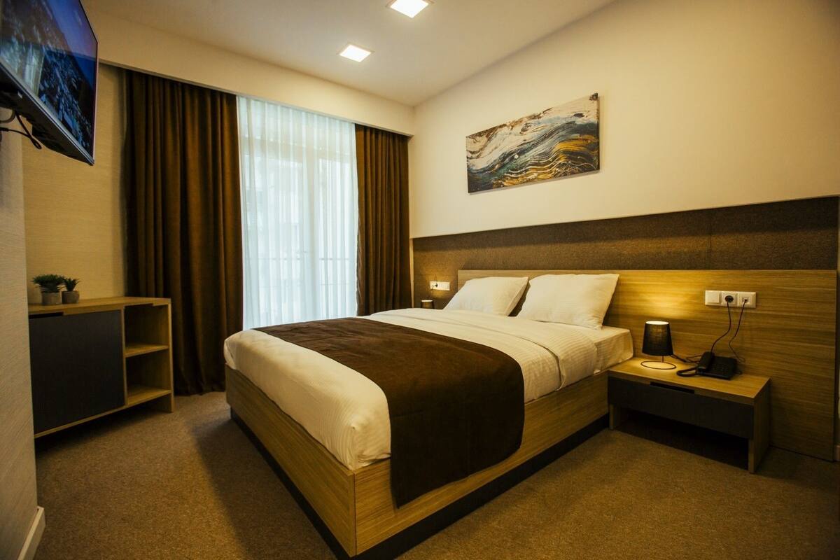 Minibar, desk, iron/ironing board, rollaway beds