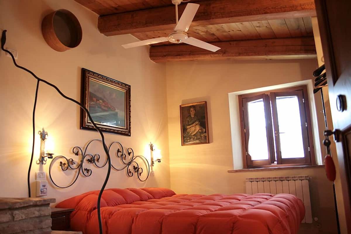 Economy Room, Private Bathroom, Tower | Down comforters, rollaway beds (surcharge), WiFi (free), bed sheets