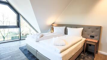 Kompass Maisonette Suite mit Mueritzblick | Hochwertige Bettwaren, Verdunkelungsvorhänge, schallisolierte Zimmer