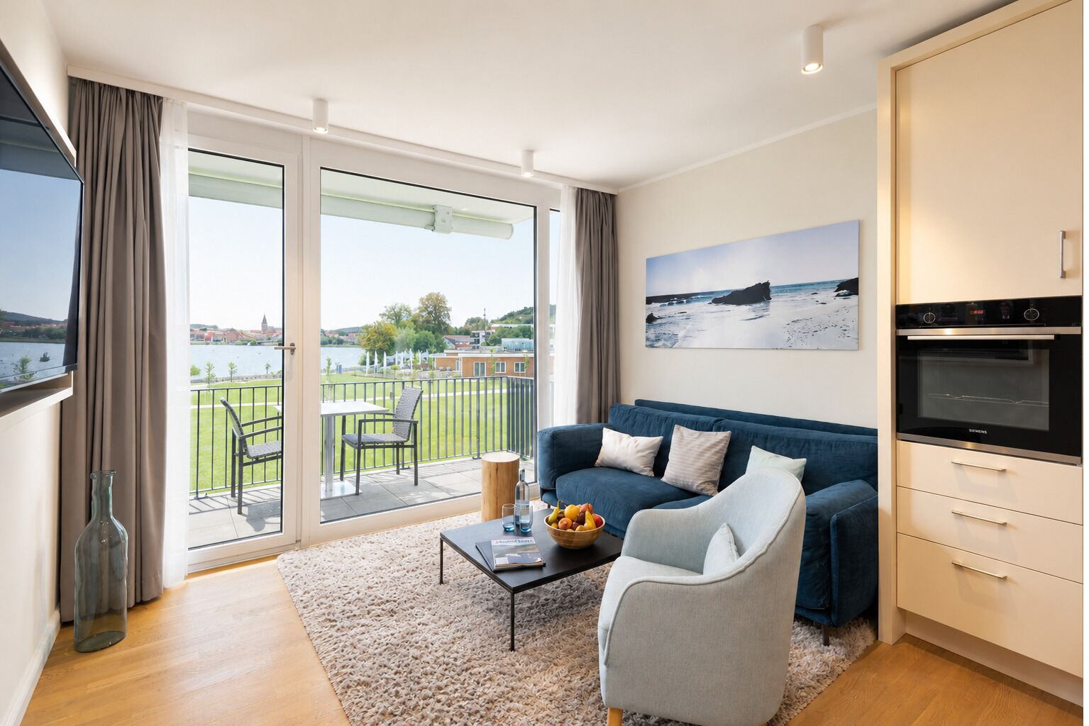 Deluxe appartement, 1 slaapkamer, uitzicht op meer | Luxe beddengoed, verduisterende gordijnen, geluiddichte muren