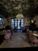 供应早餐、午餐、晚餐和早午餐