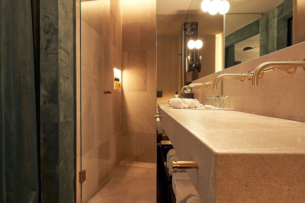 traveler suite | bathroom | free toiletries, hair dryer, bathrobes, slippers