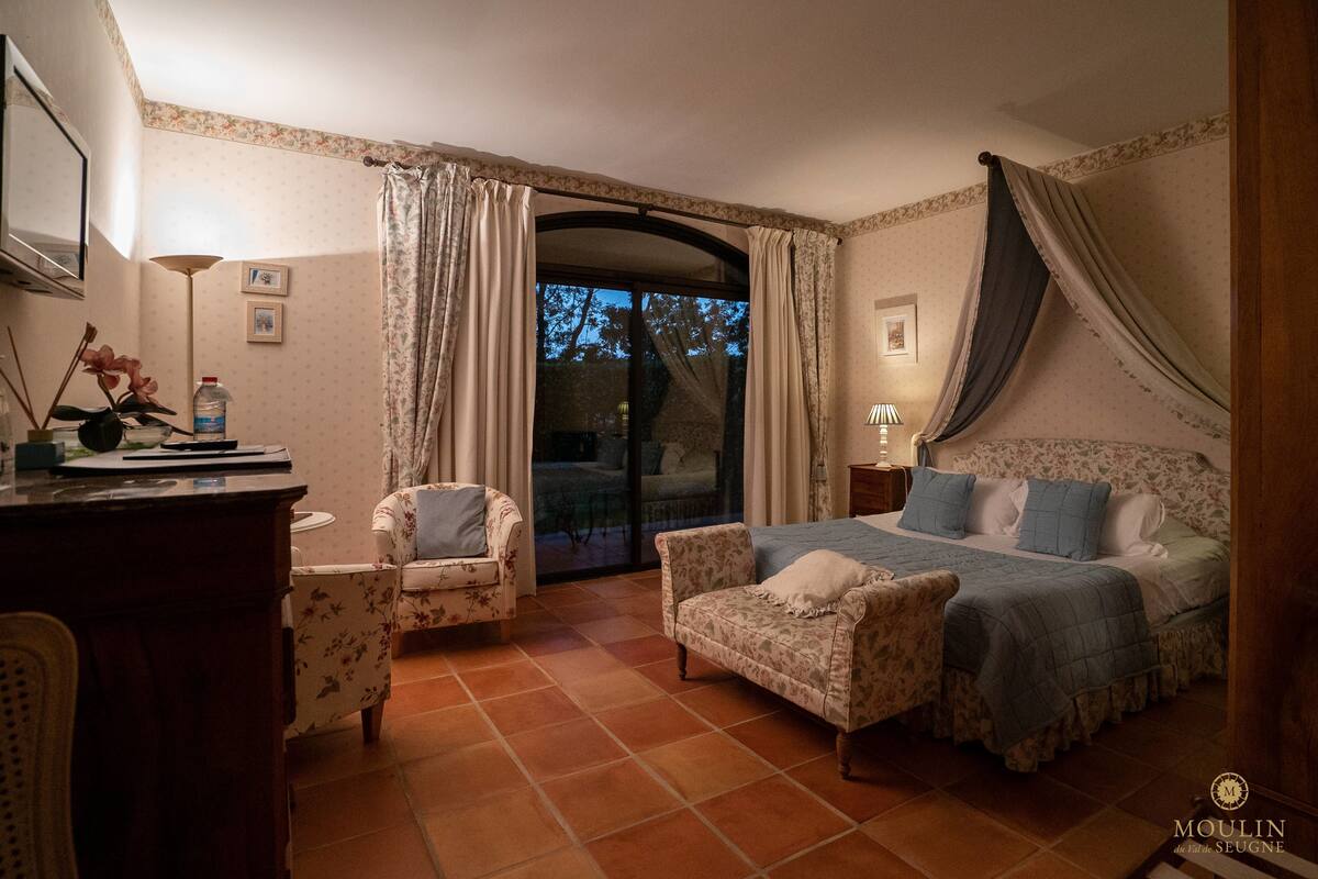 double room, garden view | premium bedding, minibar, in-room safe, desk