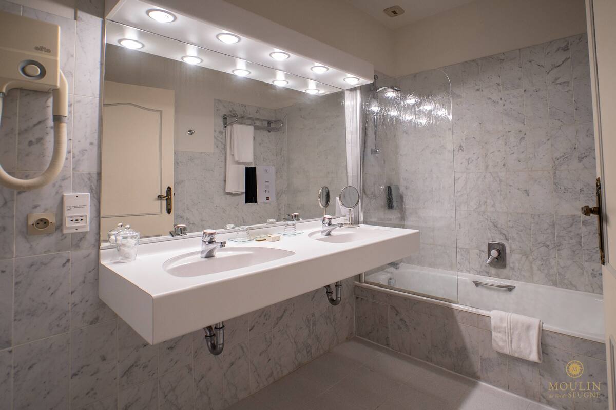 double room, garden view | bathroom | shower, free toiletries, hair dryer, dressing gowns