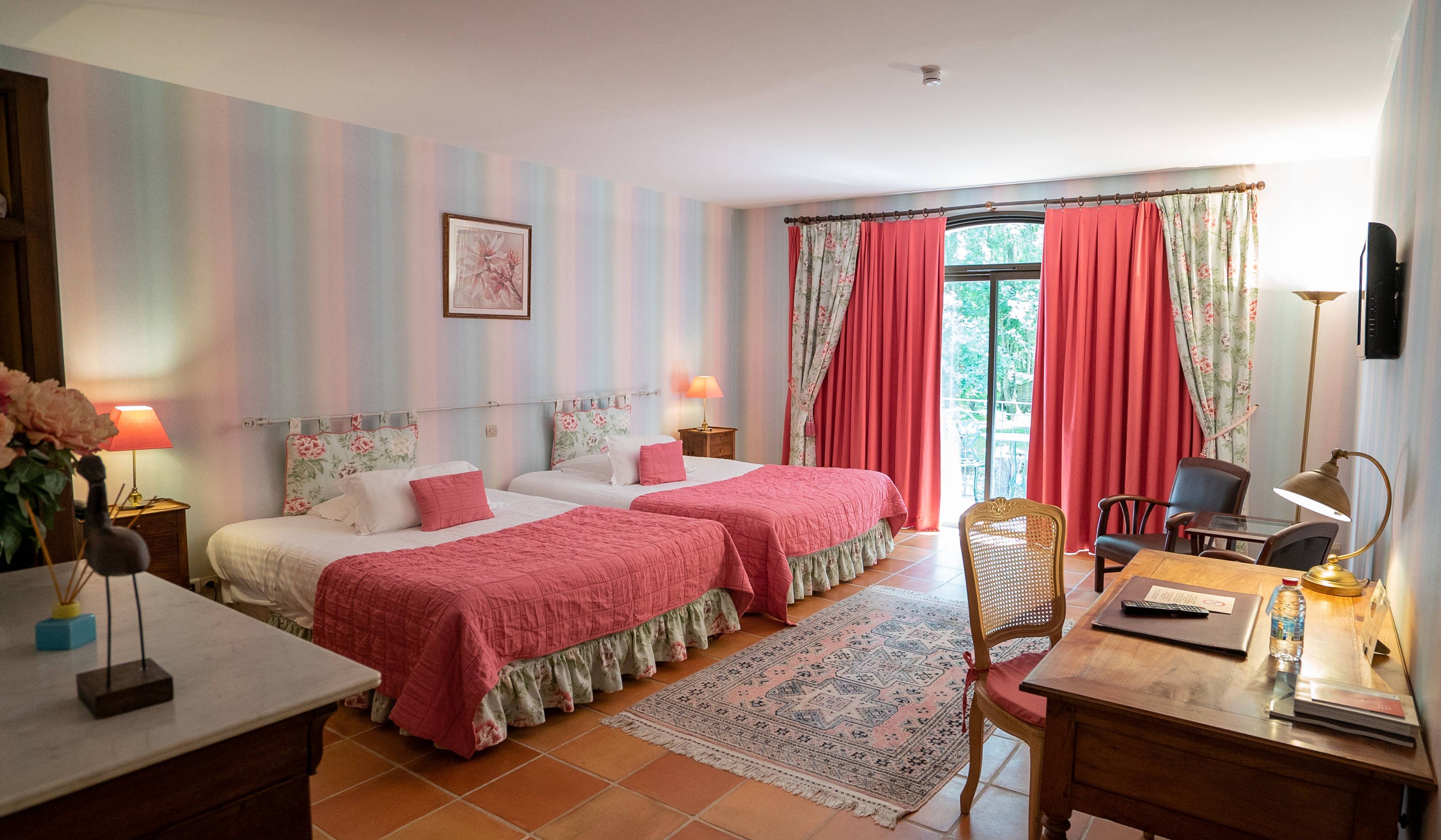 Phòng đôi, quang cảnh sông | Bộ đồ giường cao cấp, minibar, két bảo mật tại phòng, bàn 