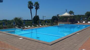 Seasonal outdoor pool, open 9:00 AM to 7:00 PM, pool umbrellas