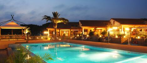 Seasonal outdoor pool, open 9:00 AM to 7:00 PM, pool umbrellas